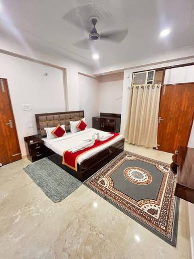 Guest room with double bed